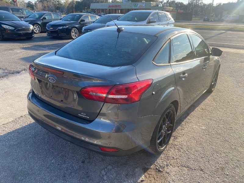 Ford Focus SE Sedan 2016