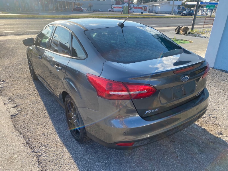 Ford Focus SE Sedan 2016