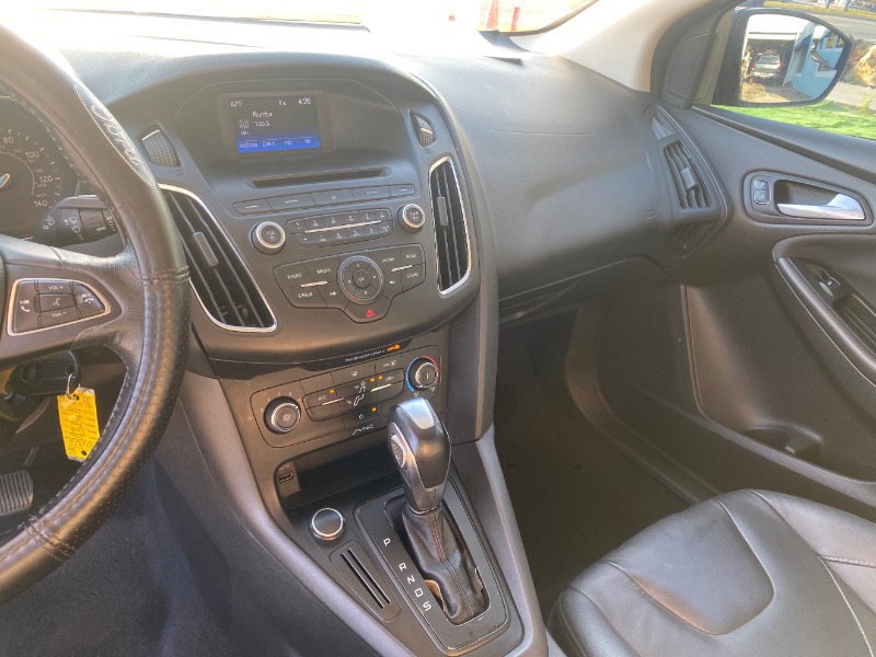 Ford Focus SE Sedan 2016