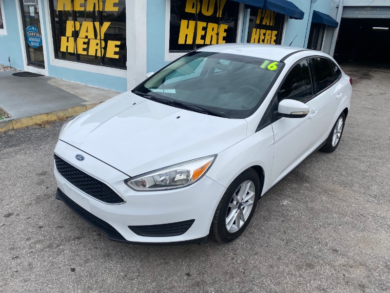 Ford Focus SE Sedan 2016