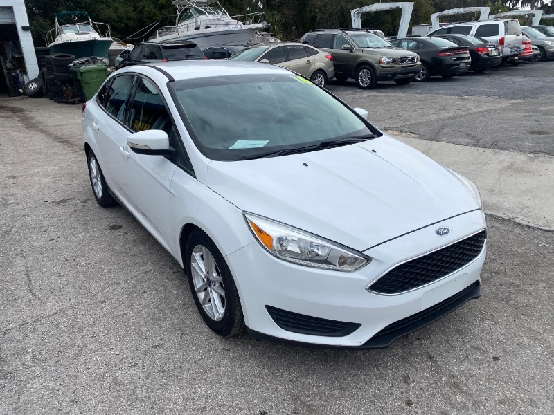 Ford Focus SE Sedan 2016