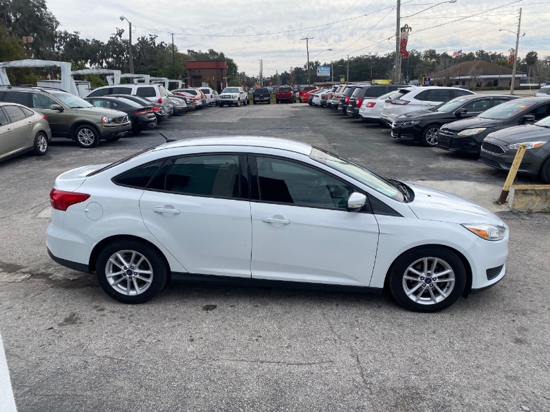 Ford Focus SE Sedan 2016