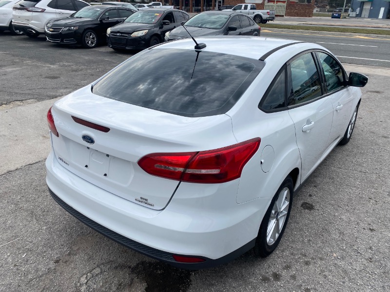 Ford Focus SE Sedan 2016
