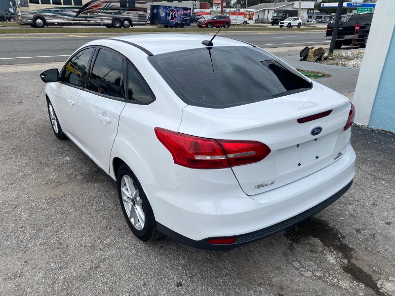 Ford Focus SE Sedan 2016