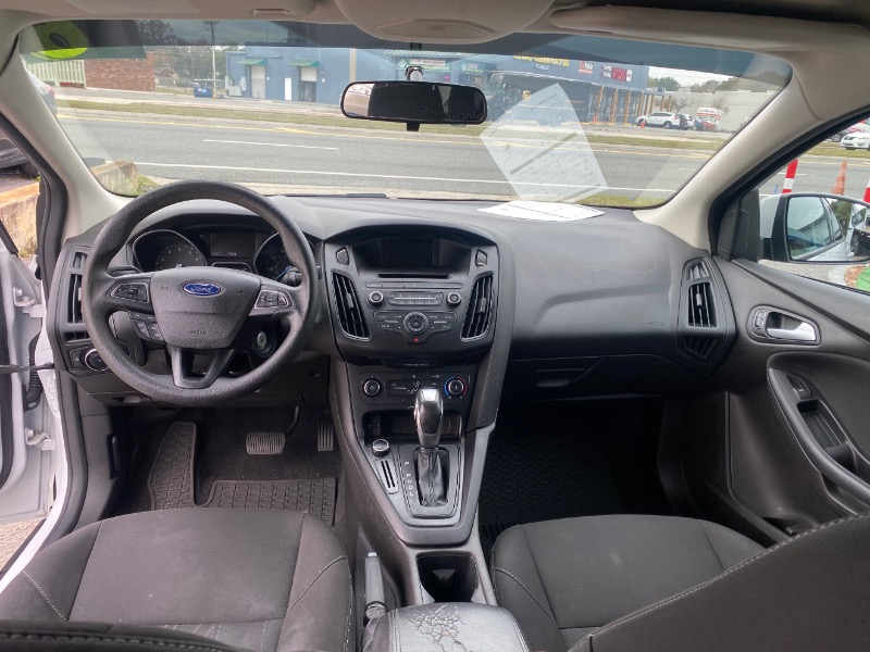 Ford Focus SE Sedan 2016