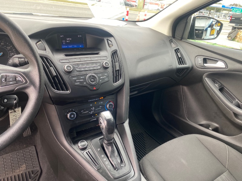 Ford Focus SE Sedan 2016