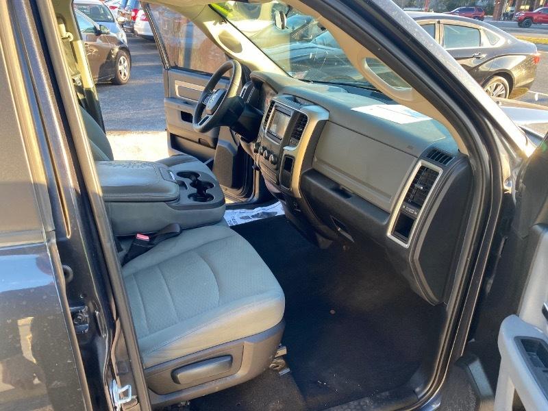 RAM 1500 SLT Quad Cab 2WD 2017