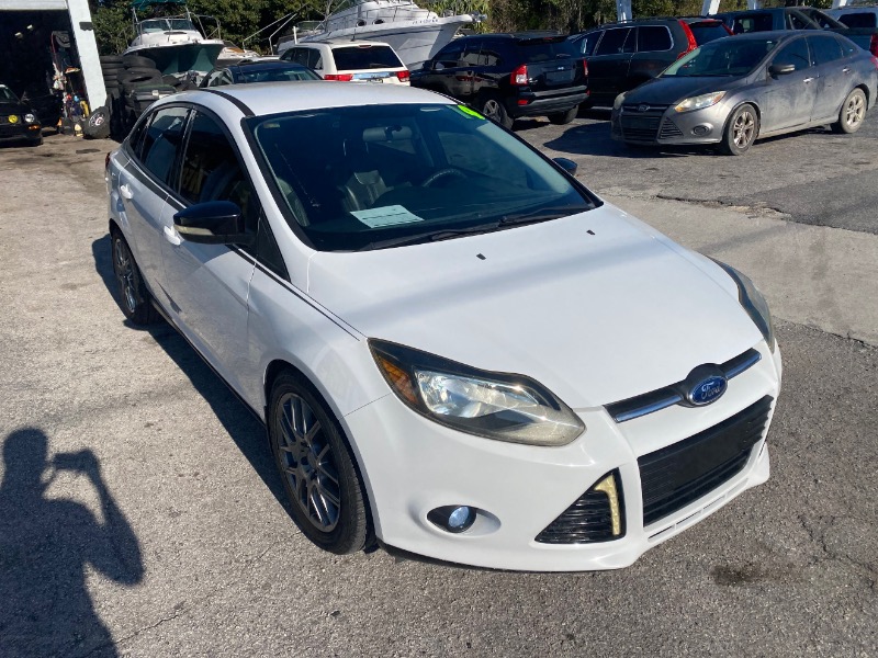 Ford Focus S Sedan 2014