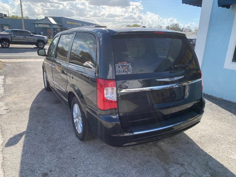 Chrysler Town & Country Limited 2014