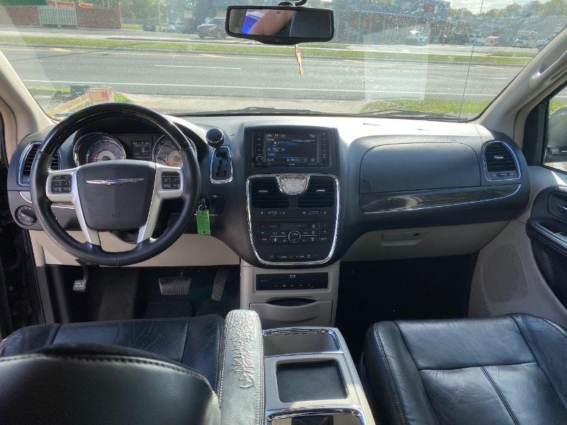 Chrysler Town & Country Limited 2014