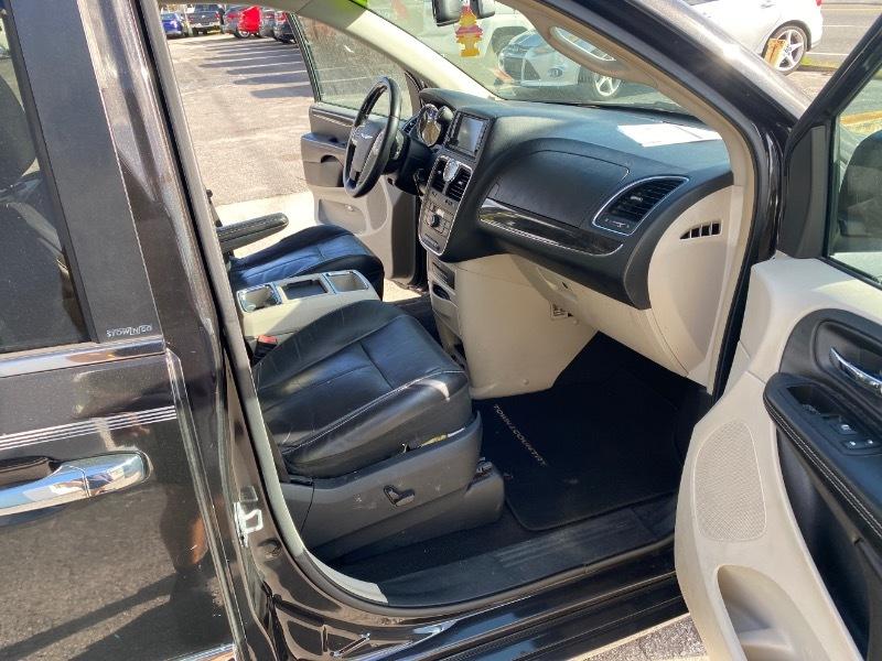 Chrysler Town & Country Limited 2014