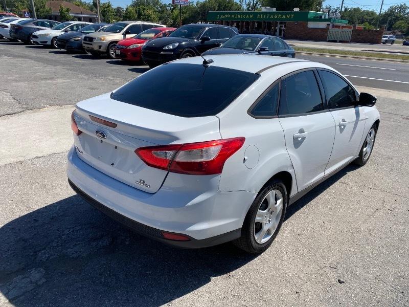 Ford Focus SE Sedan 2012