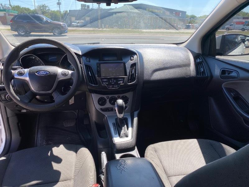 Ford Focus SE Sedan 2012