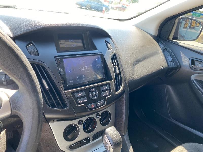 Ford Focus SE Sedan 2012