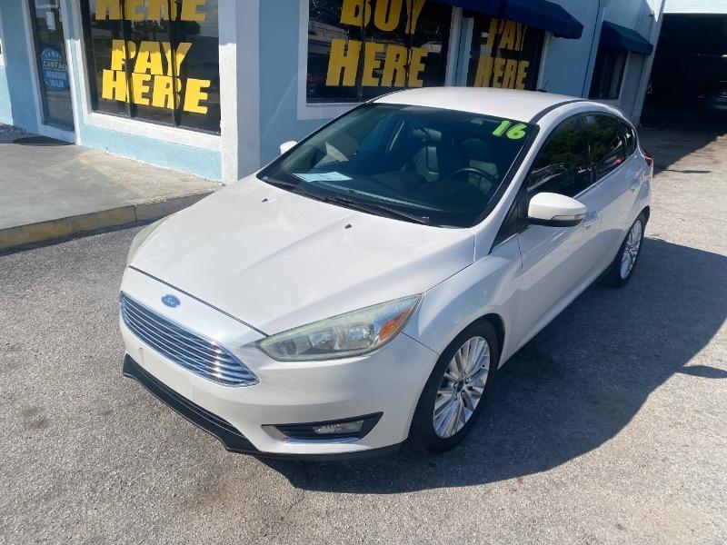 Ford Focus Titanium Hatch 2016