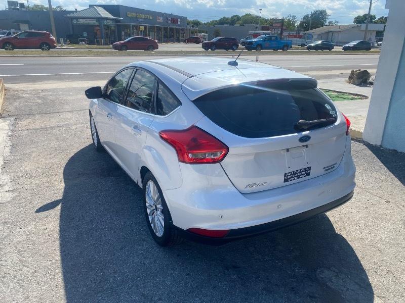 Ford Focus Titanium Hatch 2016