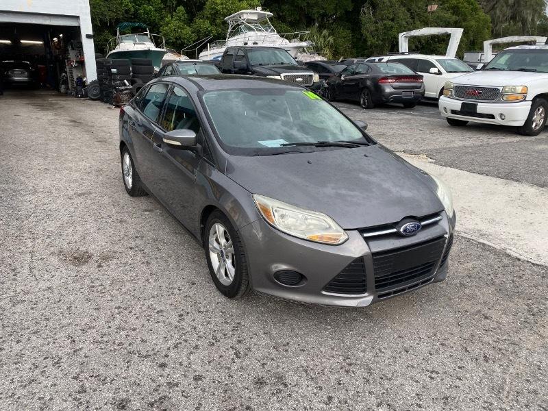 Ford Focus SE Sedan 2014