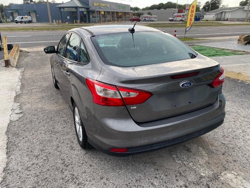 Ford Focus SE Sedan 2014