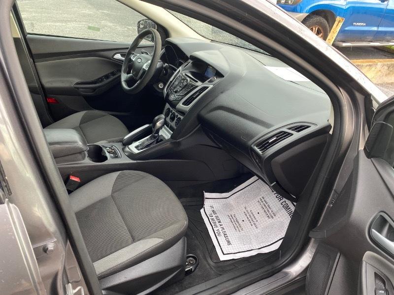Ford Focus SE Sedan 2014