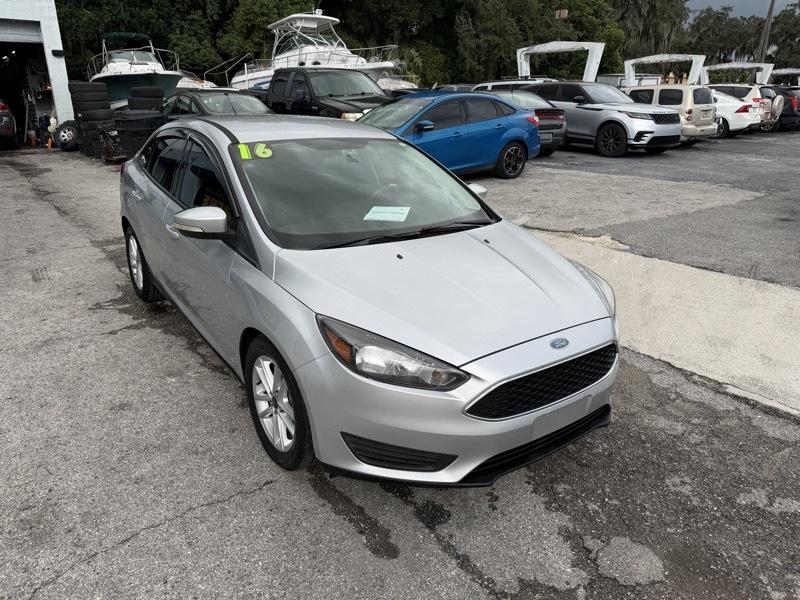 Ford Focus SE Sedan 2016