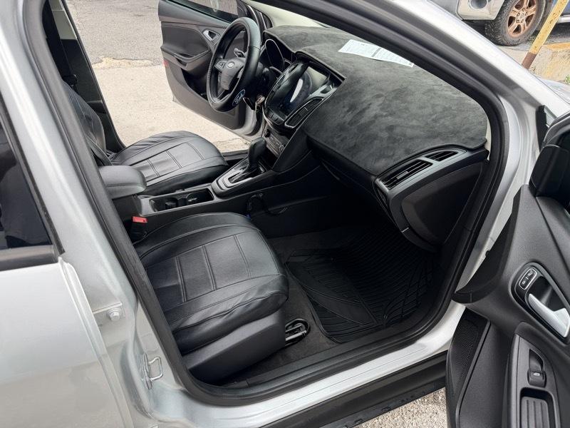 Ford Focus SE Sedan 2016