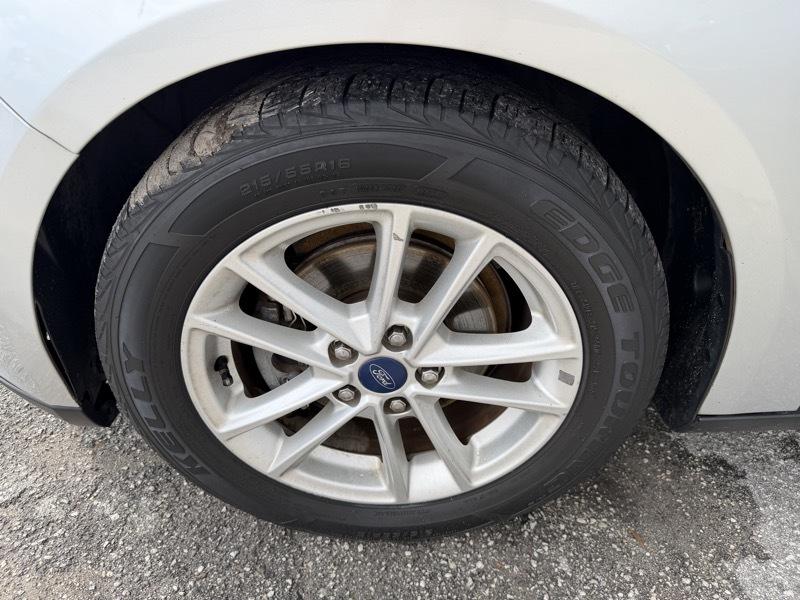 Ford Focus SE Sedan 2016