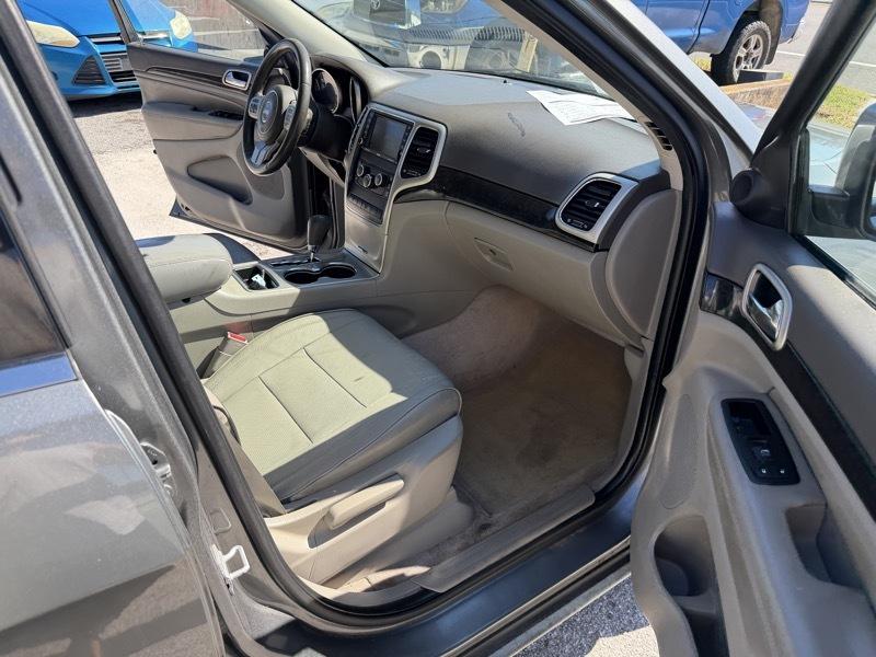 Jeep Grand Cherokee Laredo 2WD 2012