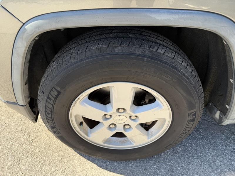Jeep Grand Cherokee Laredo 2WD 2012