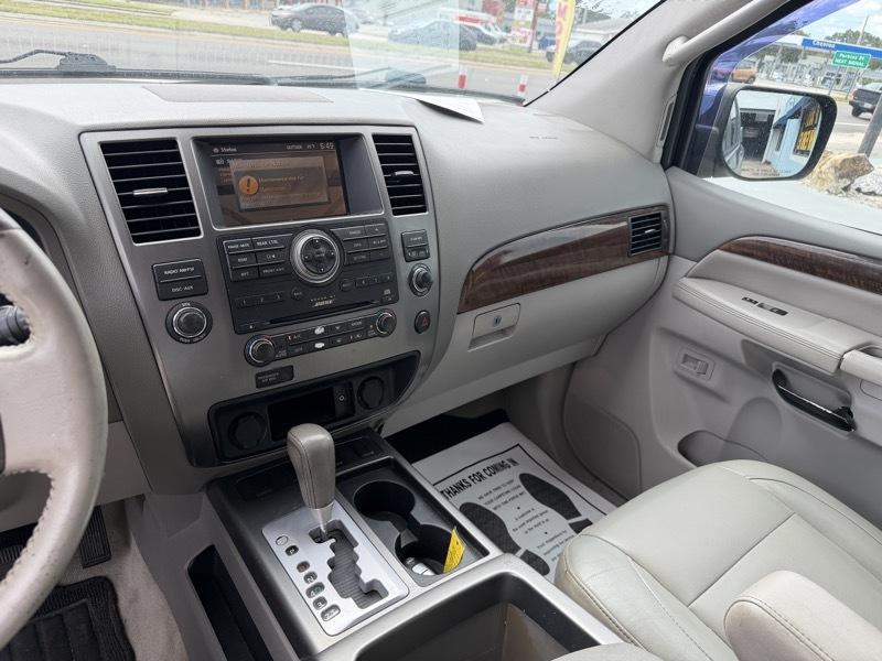 Nissan Armada SE 2WD 2010