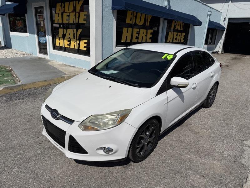 Ford Focus SE Sedan 2014