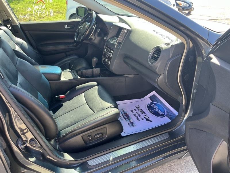 Nissan Maxima  2010