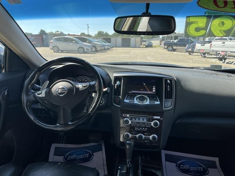 Nissan Maxima  2010