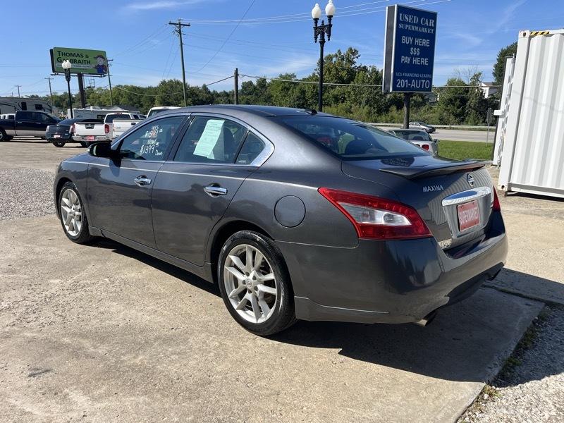Nissan Maxima  2010