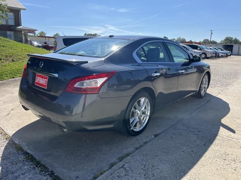 Nissan Maxima  2010