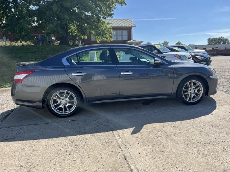 Nissan Maxima  2010