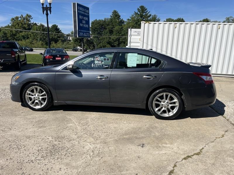 Nissan Maxima  2010