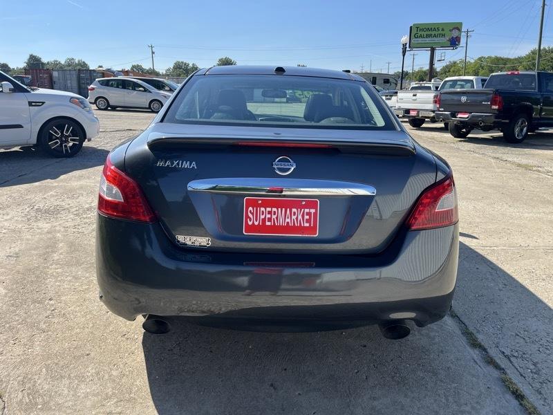 Nissan Maxima  2010