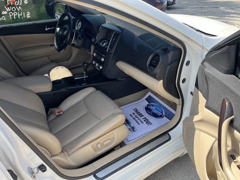 Nissan Maxima  2012