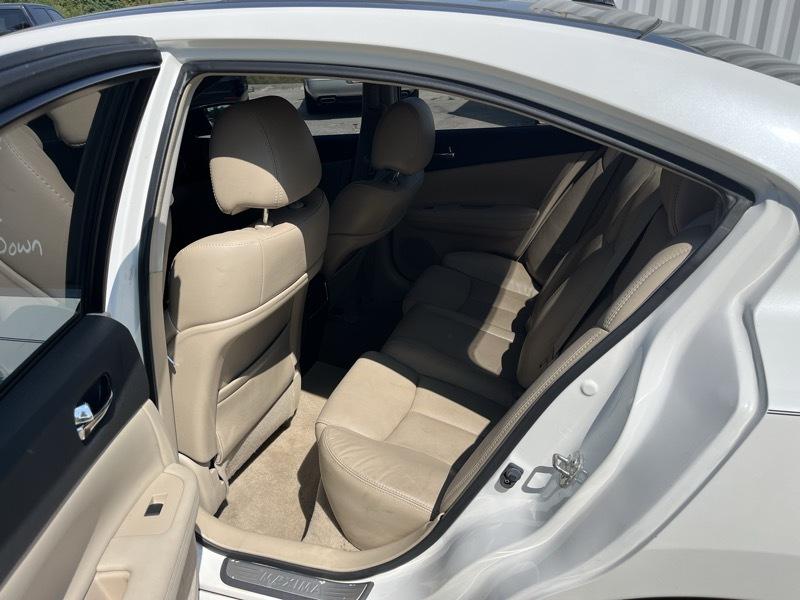 Nissan Maxima  2012