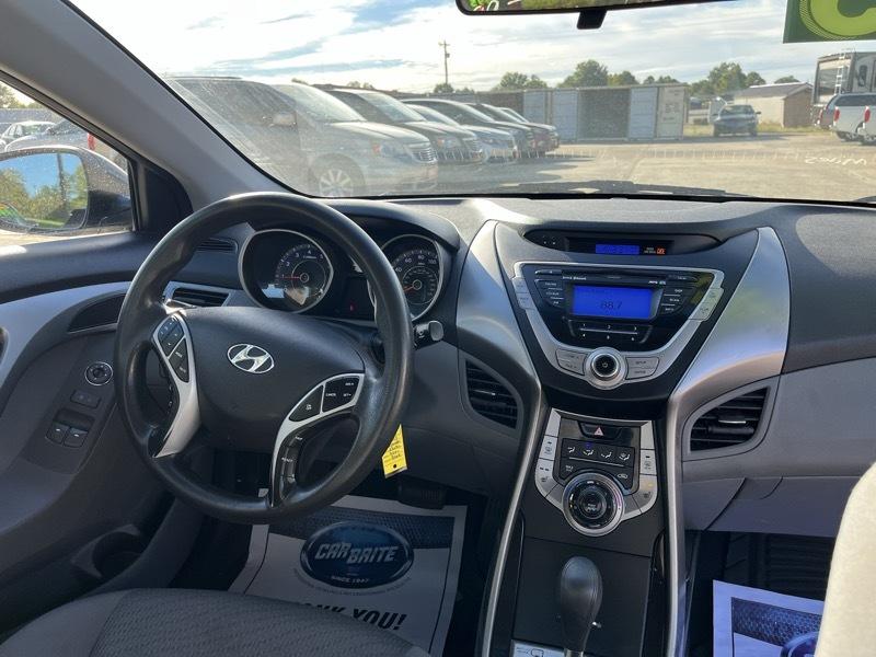 Hyundai Elantra  2013