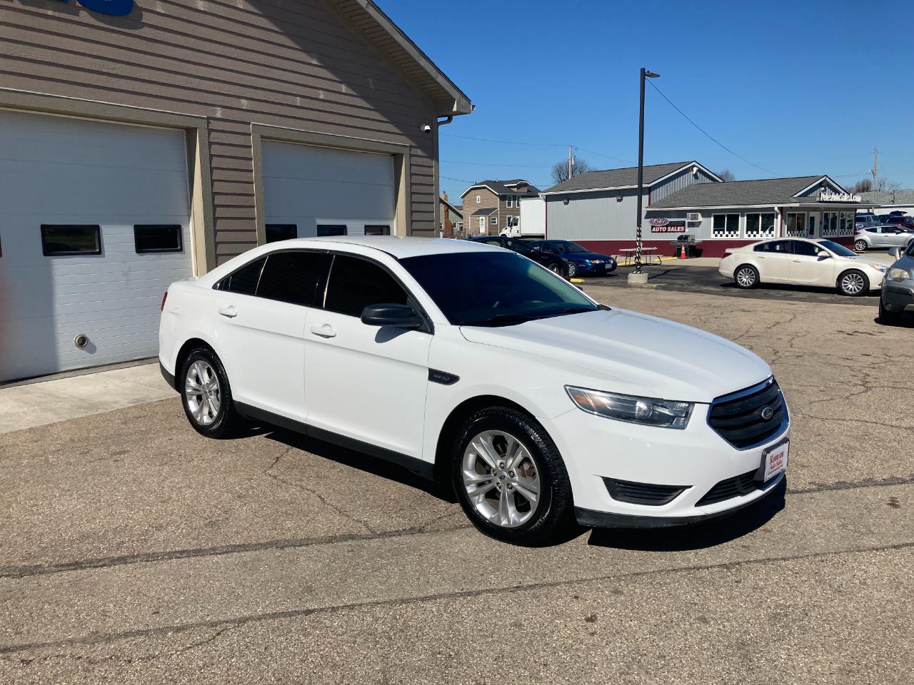 Ford Taurus 4dr Sdn SE FWD 2016