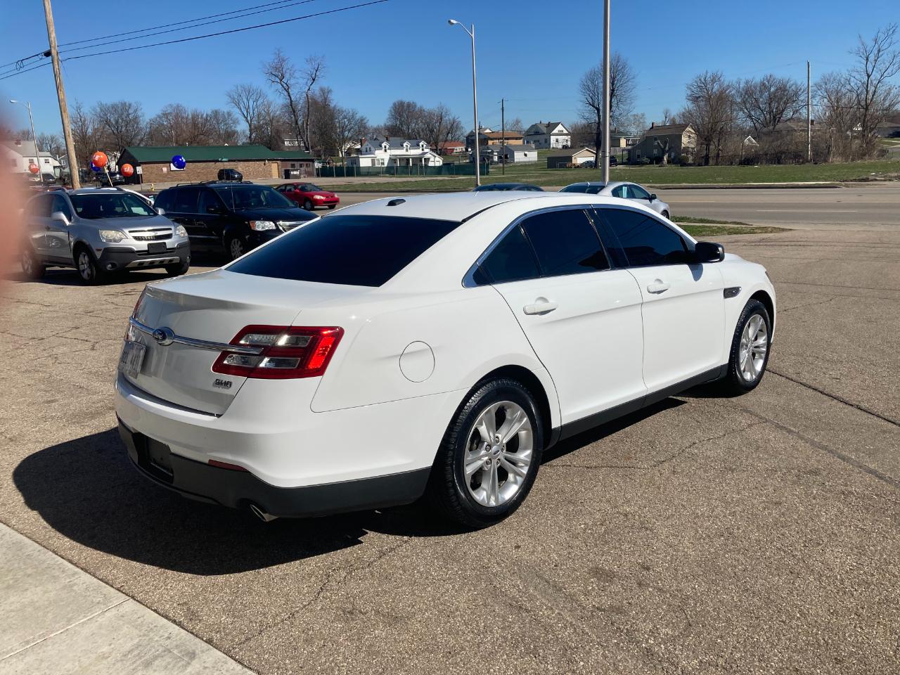 Ford Taurus 4dr Sdn SE FWD 2016