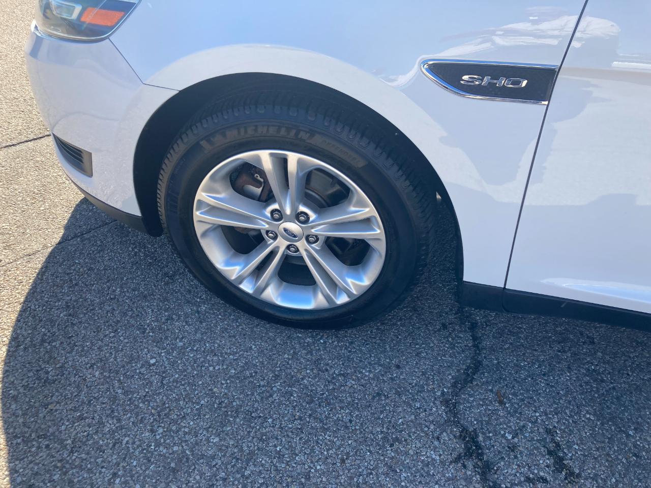 Ford Taurus 4dr Sdn SE FWD 2016