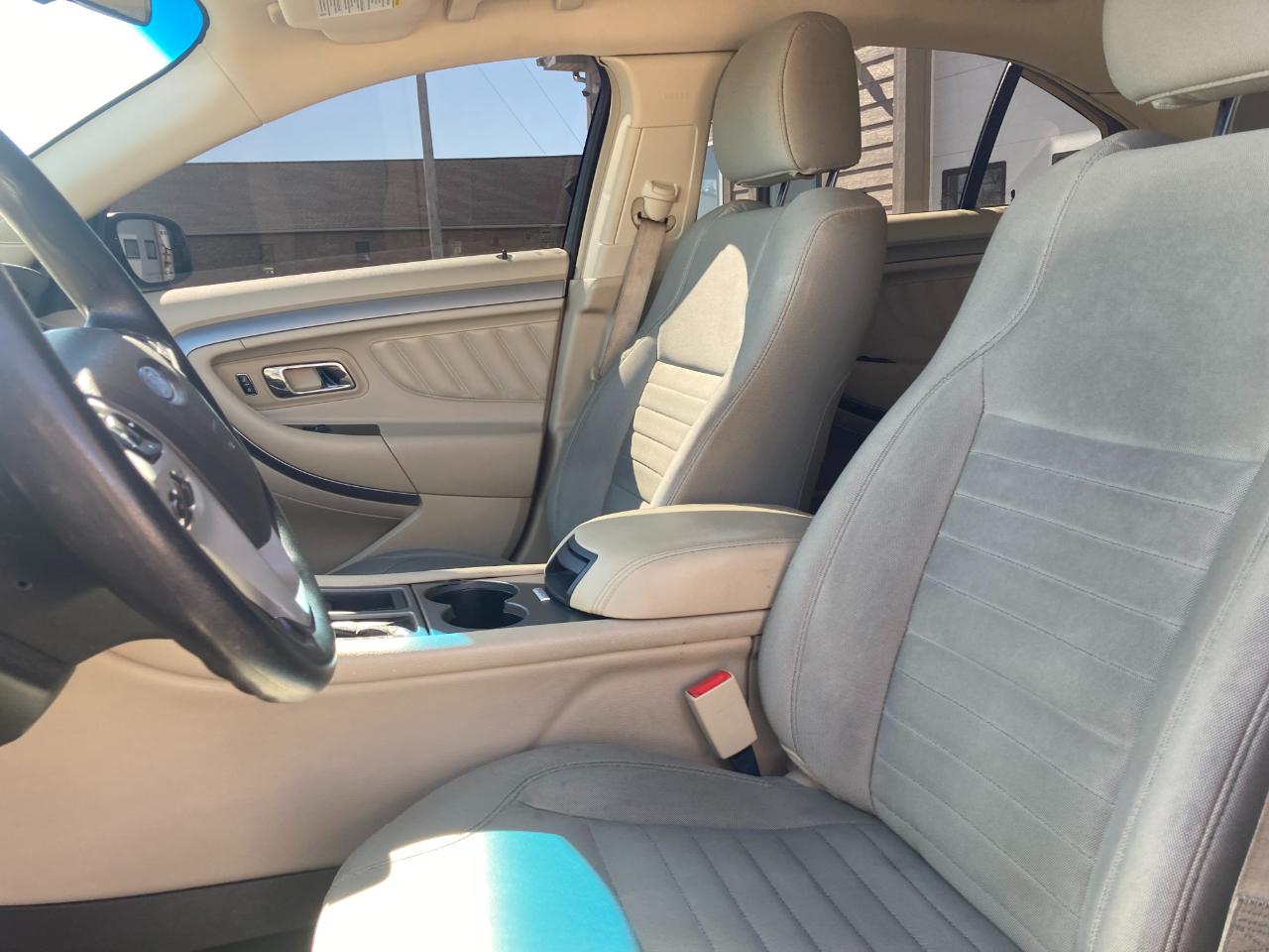 Ford Taurus 4dr Sdn SE FWD 2016