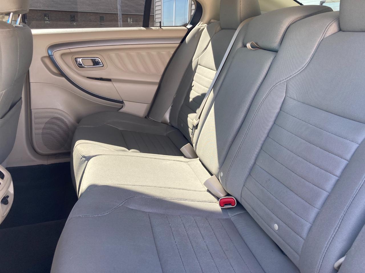 Ford Taurus 4dr Sdn SE FWD 2016