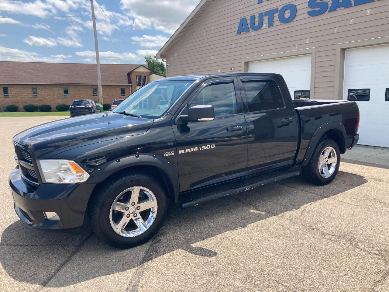 RAM 1500 4WD Crew Cab 140.5" Sport 2011