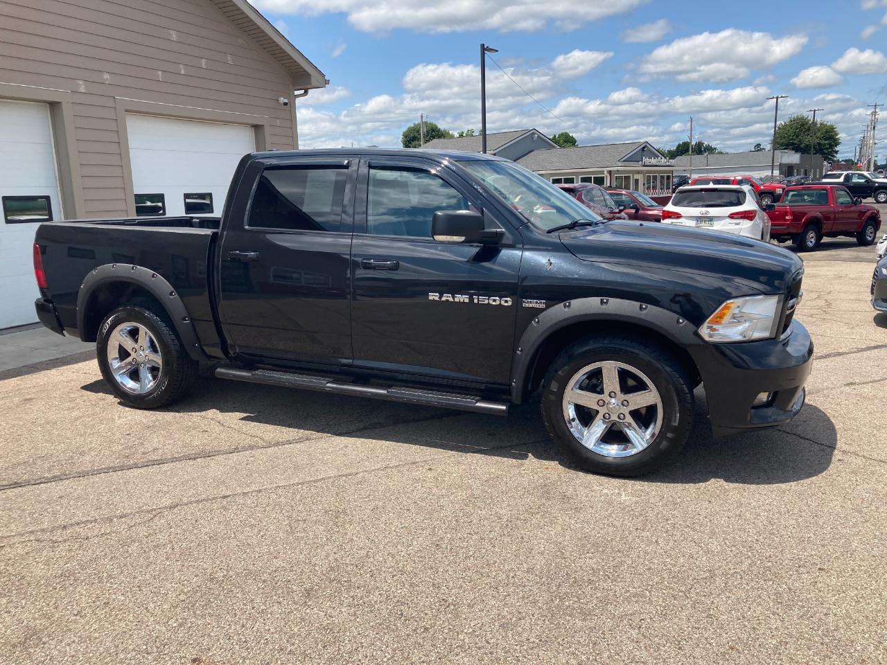 RAM 1500 4WD Crew Cab 140.5" Sport 2011