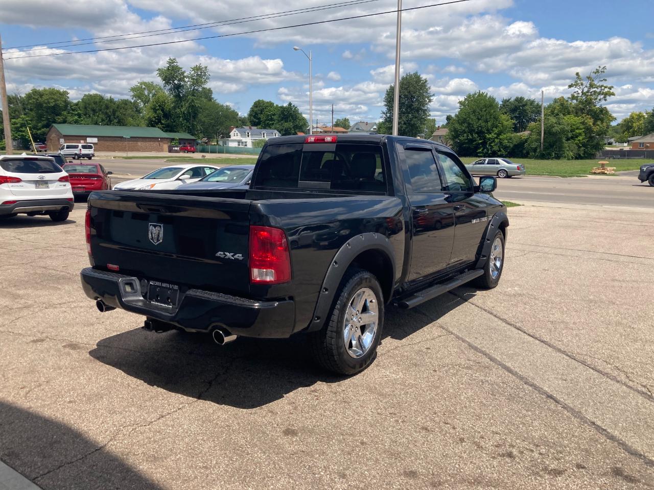 RAM 1500 4WD Crew Cab 140.5" Sport 2011