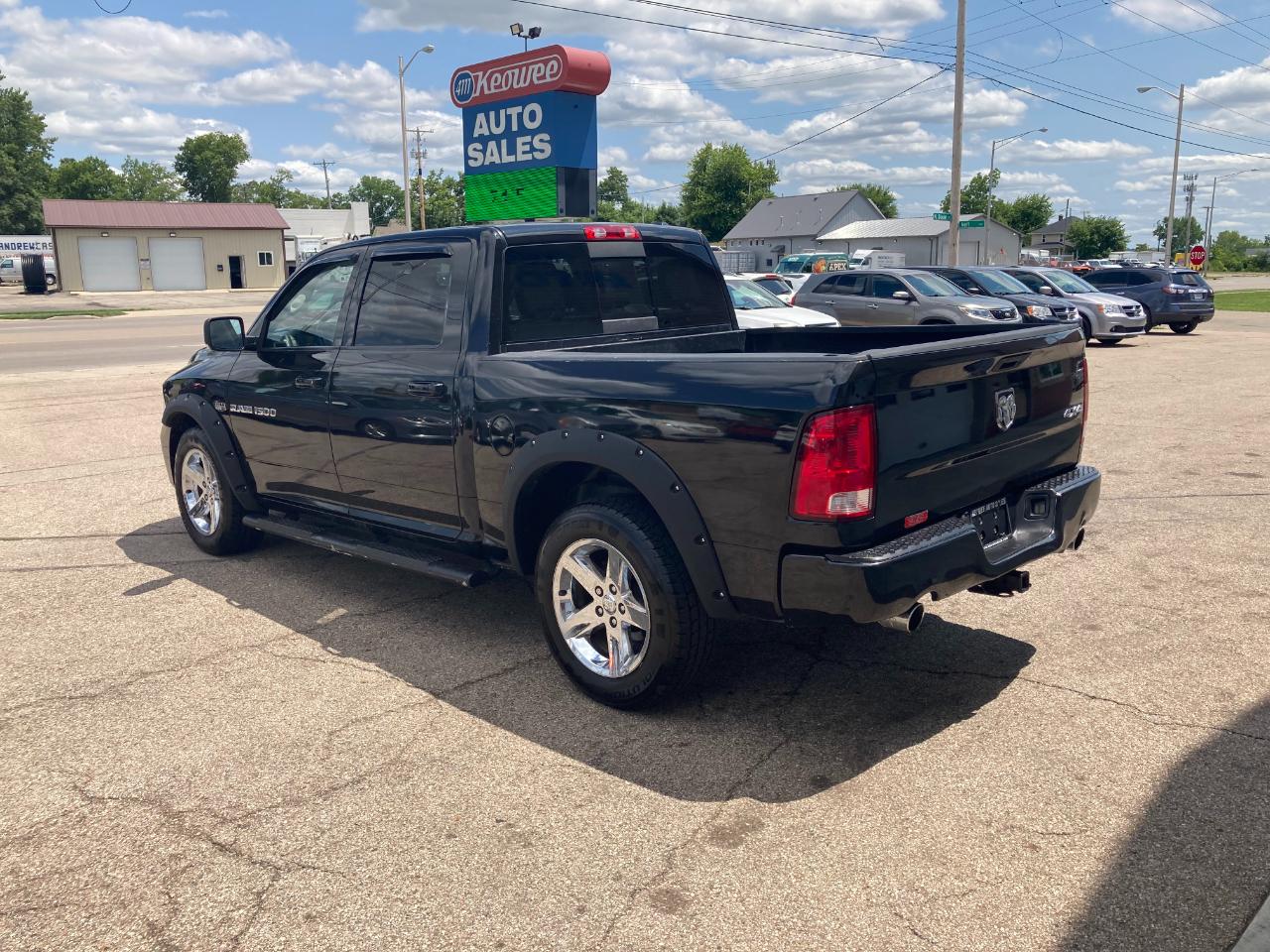 RAM 1500 4WD Crew Cab 140.5" Sport 2011