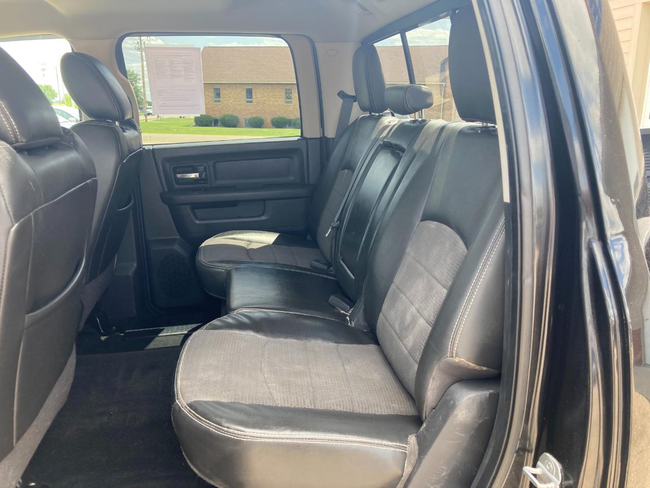 RAM 1500 4WD Crew Cab 140.5" Sport 2011